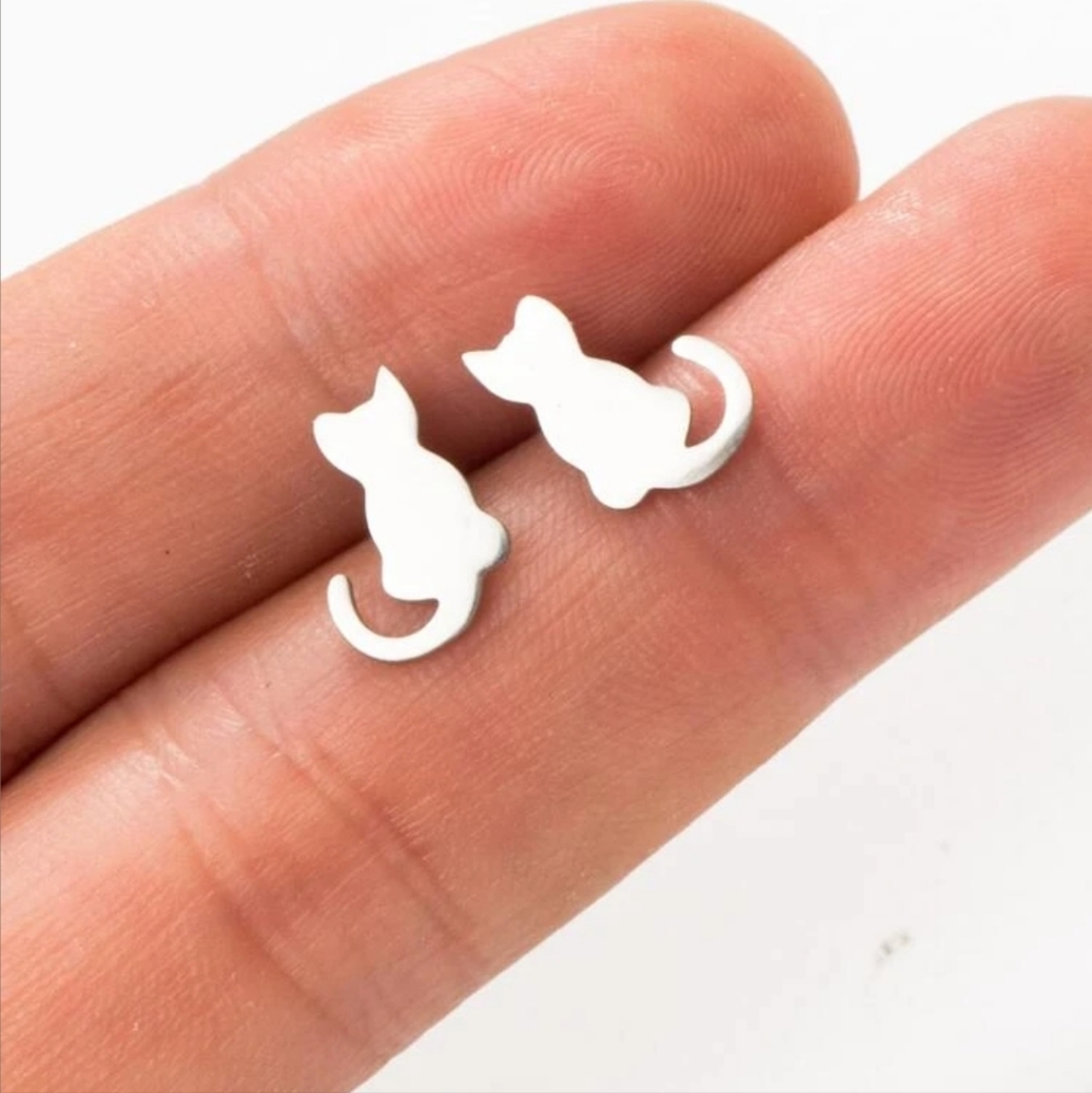 Minimalist Tiny Cat Silhouette Earrings - Picture 1 of 7